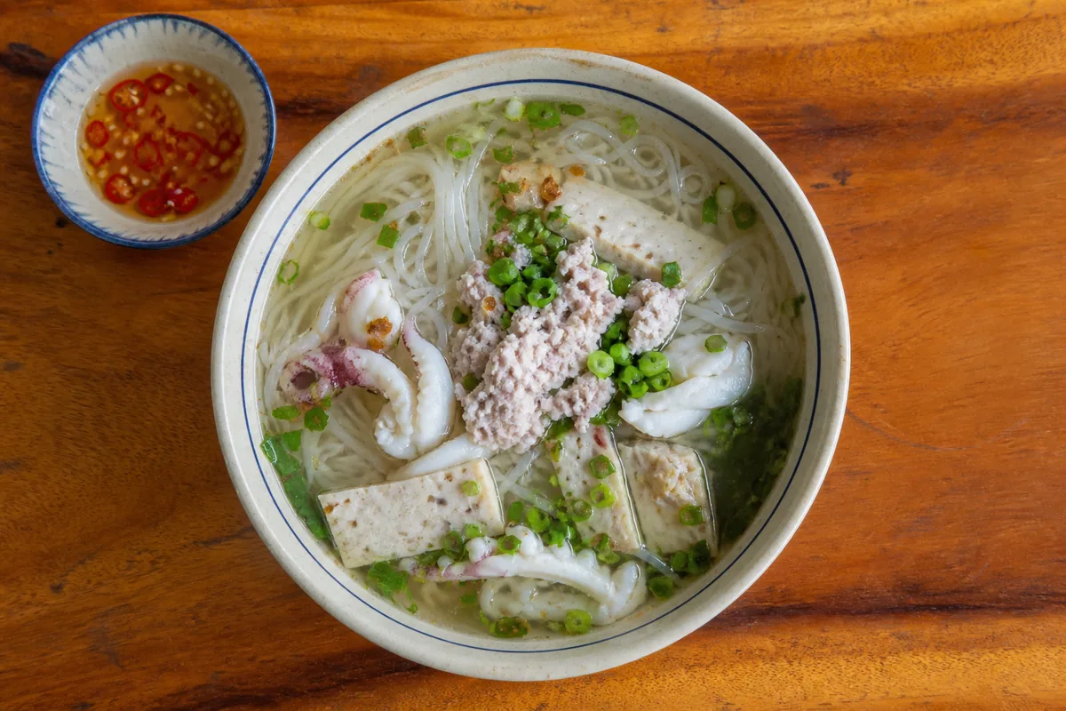 Tô bún quậy đặc sản
