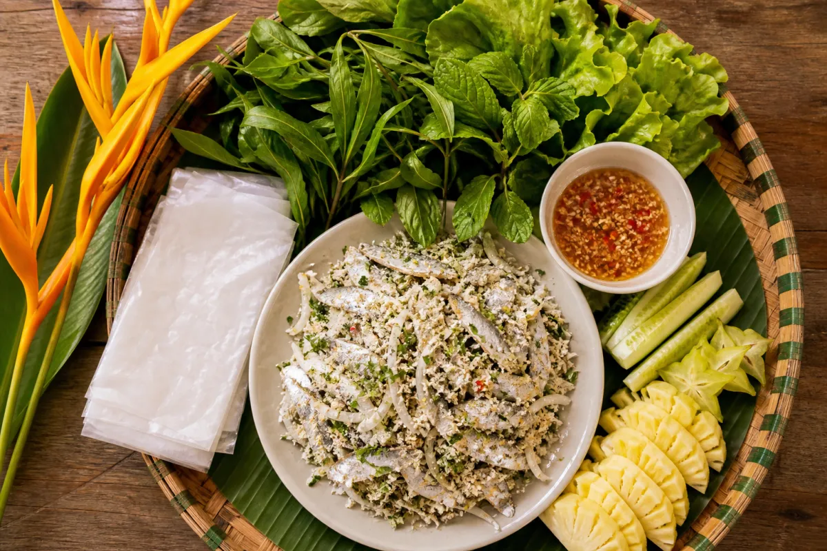 Gỏi cá trích cuốn bánh tráng đặc sản Phú Quốc